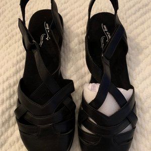 EASY STREET BLACK SHOES  SIZE 10M